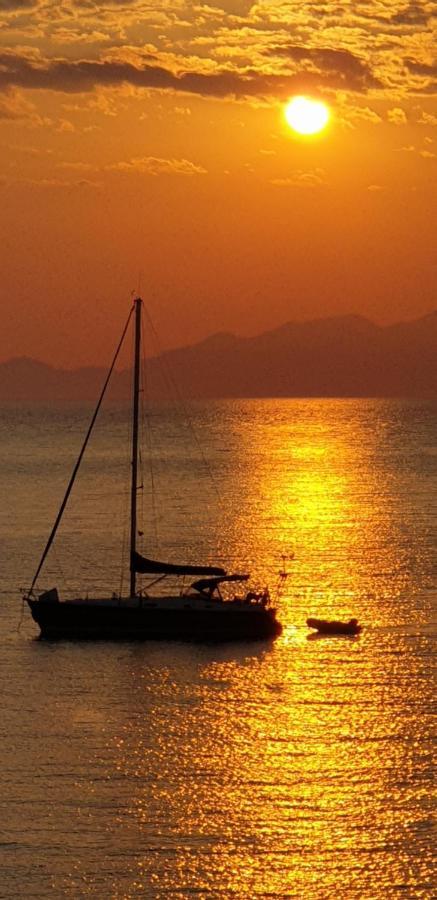 Sea View Holiday House อาร์เคนเจลอส ภายนอก รูปภาพ