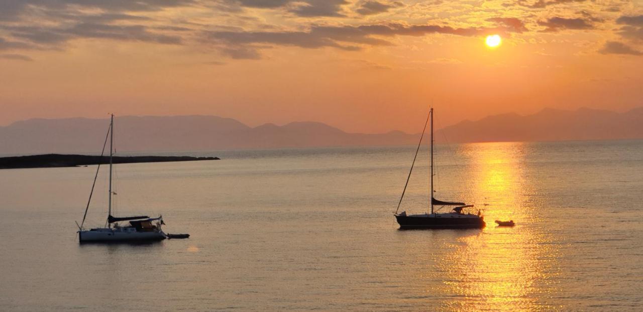 Sea View Holiday House อาร์เคนเจลอส ภายนอก รูปภาพ
